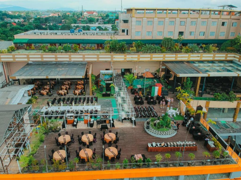 Grand Qin Hotel Banjarbaru Exterior foto