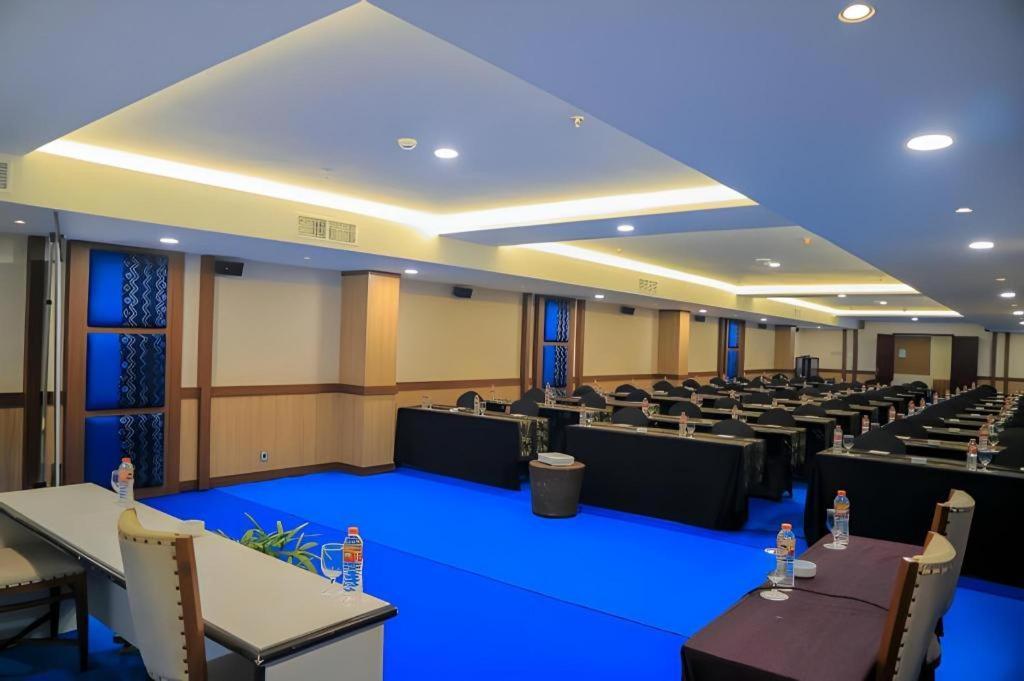 Grand Qin Hotel Banjarbaru Exterior foto