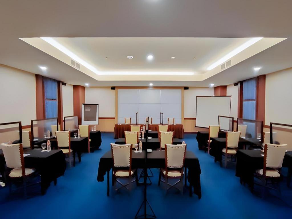 Grand Qin Hotel Banjarbaru Exterior foto