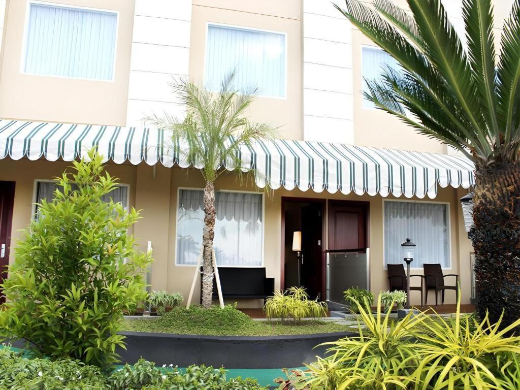Grand Qin Hotel Banjarbaru Exterior foto
